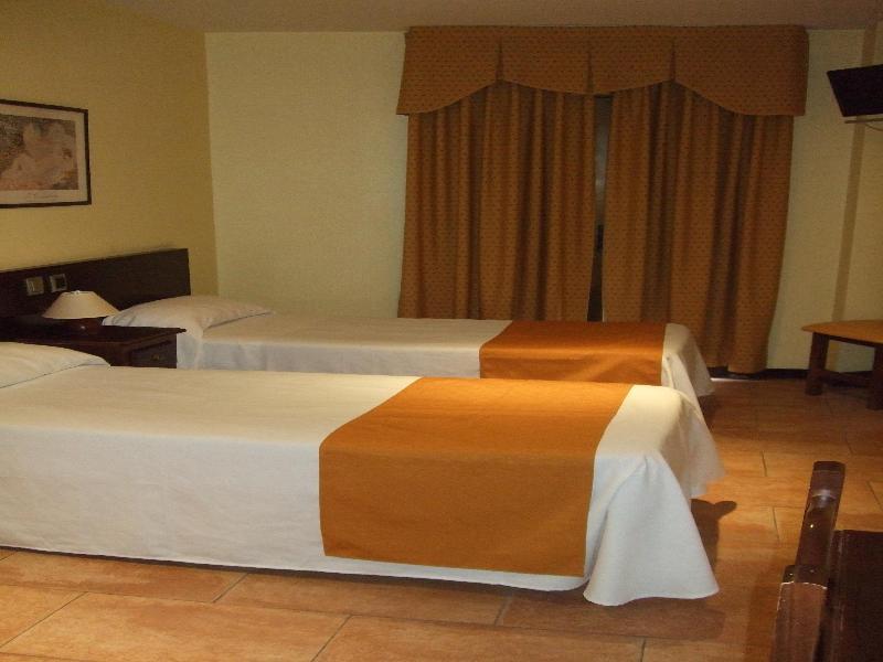 Hotel Complutense Alcala de Henares Luaran gambar