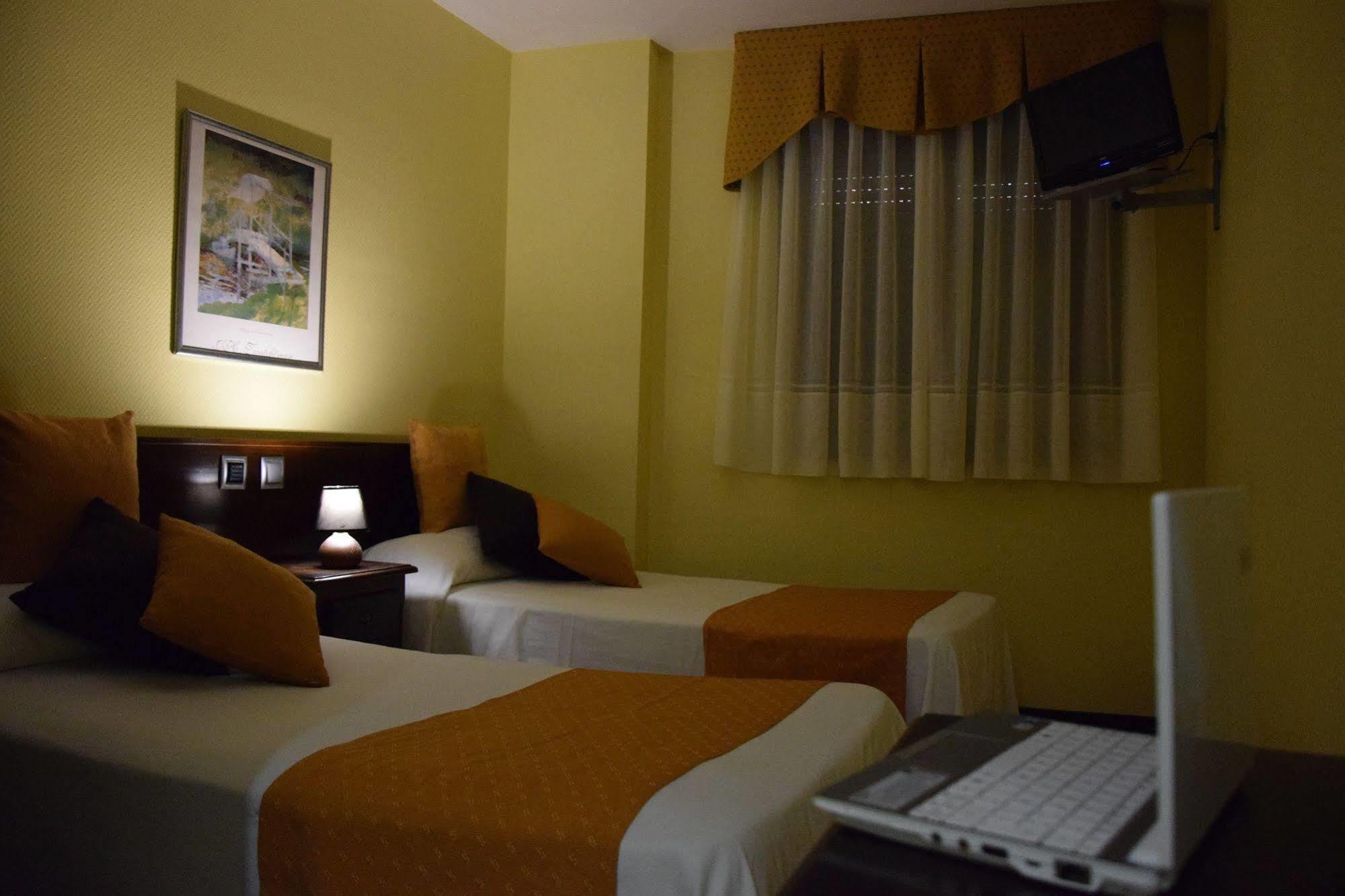 Hotel Complutense Alcala de Henares Luaran gambar
