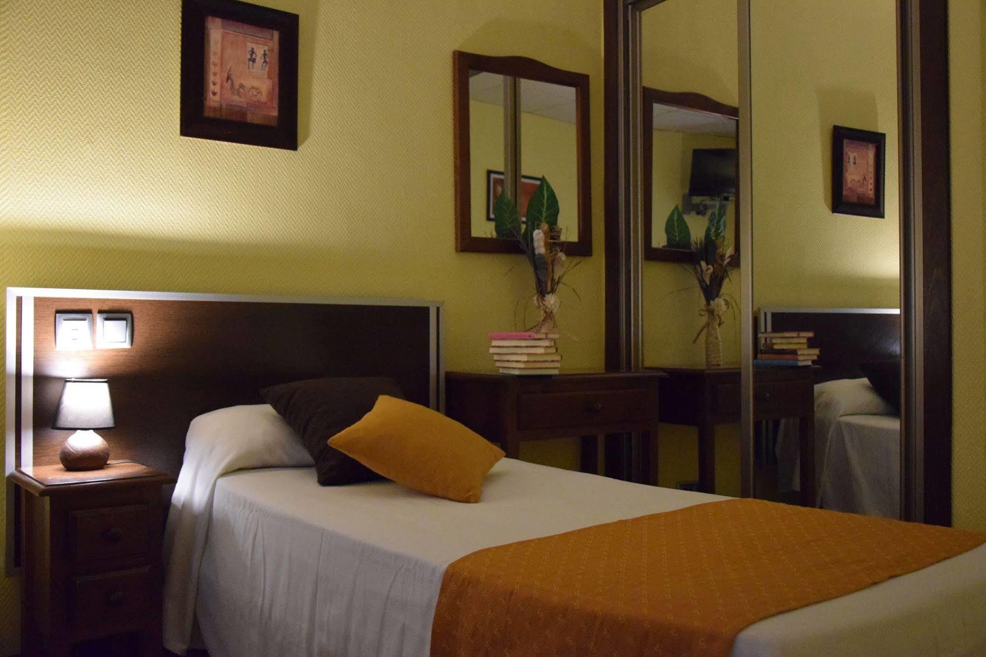Hotel Complutense Alcala de Henares Luaran gambar