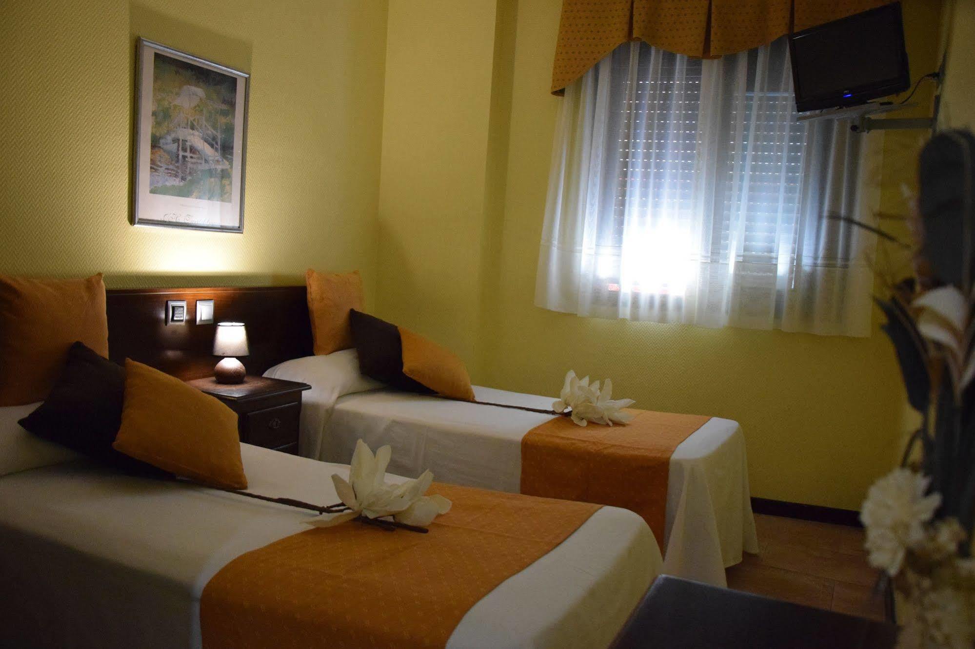 Hotel Complutense Alcala de Henares Luaran gambar