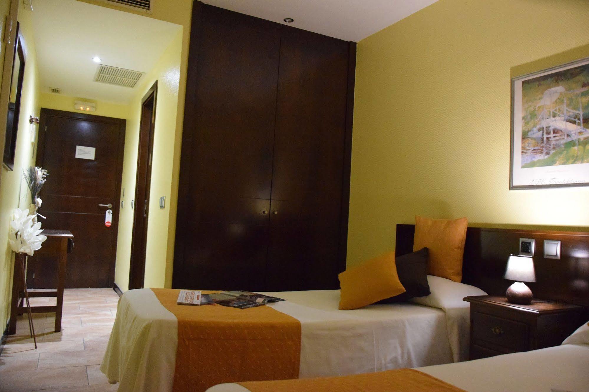 Hotel Complutense Alcala de Henares Luaran gambar